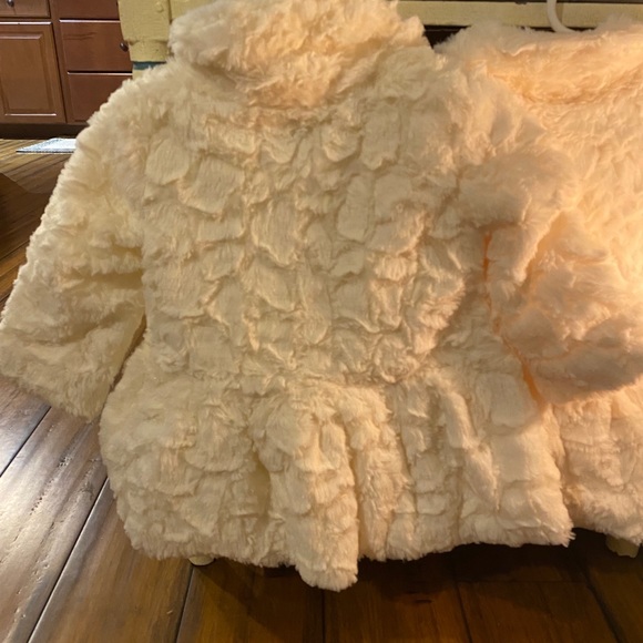 (2) CALVIN KLEIN Plush ivory swing coats - Picture 3 of 7